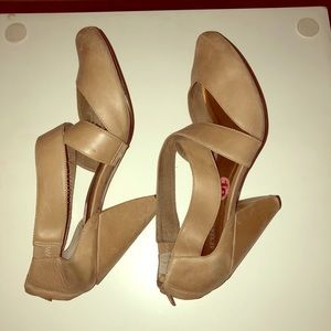 Seychelles Retro style cross strap heels